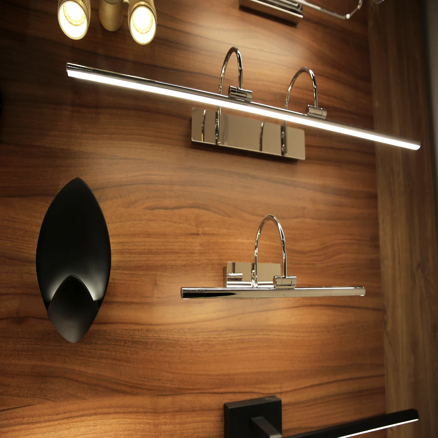 2431-3W Бра Favourite 2431-3W Strenuus