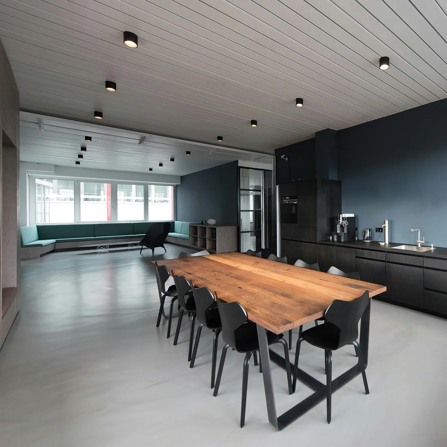 Накладные потолочные светильники Favourite 4707-1C Rote