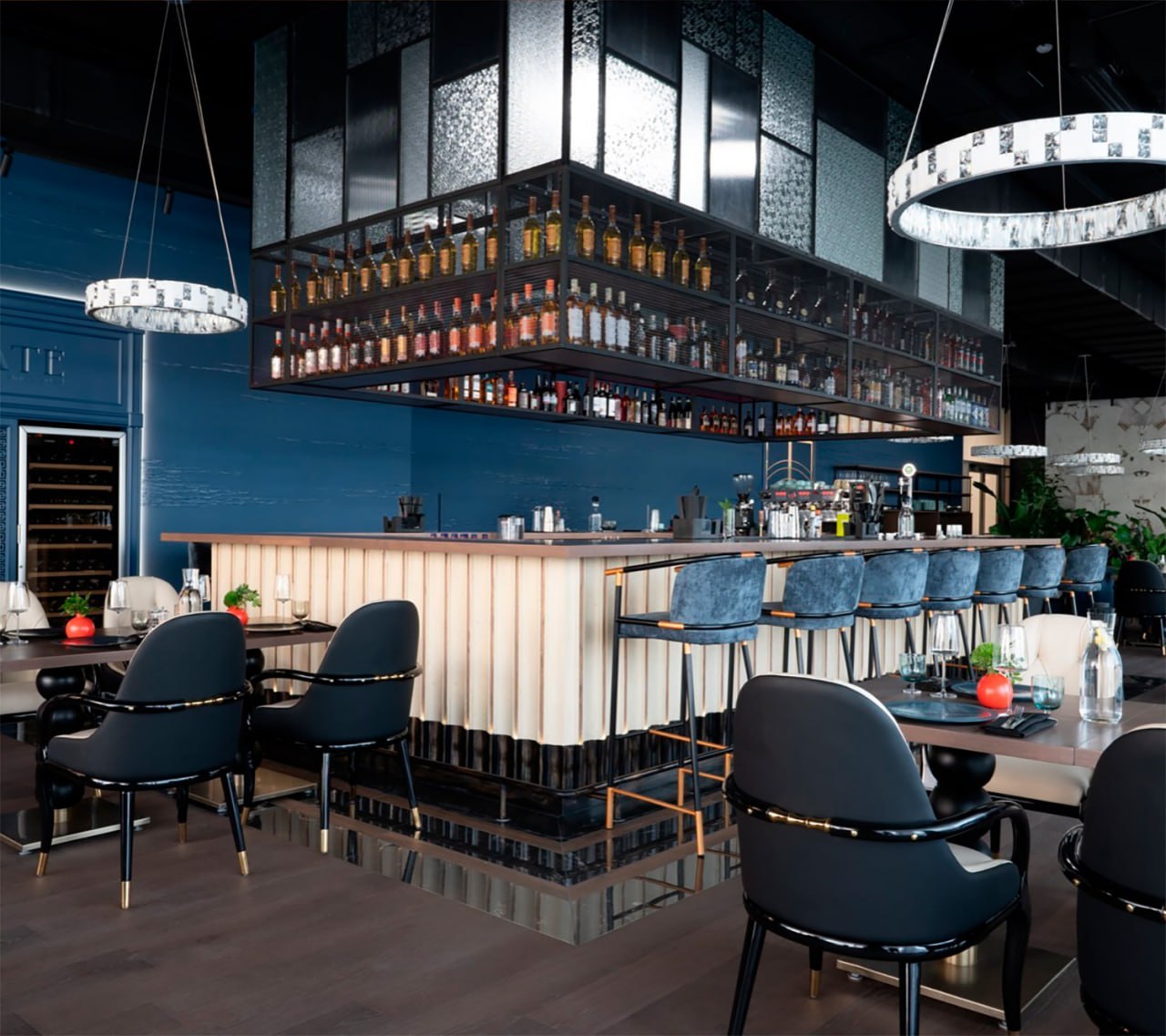 Световой акцент Favourite в интерьере ресторана SHATÉ  Световой акцент Favourite в интерьере ресторана SHATÉ