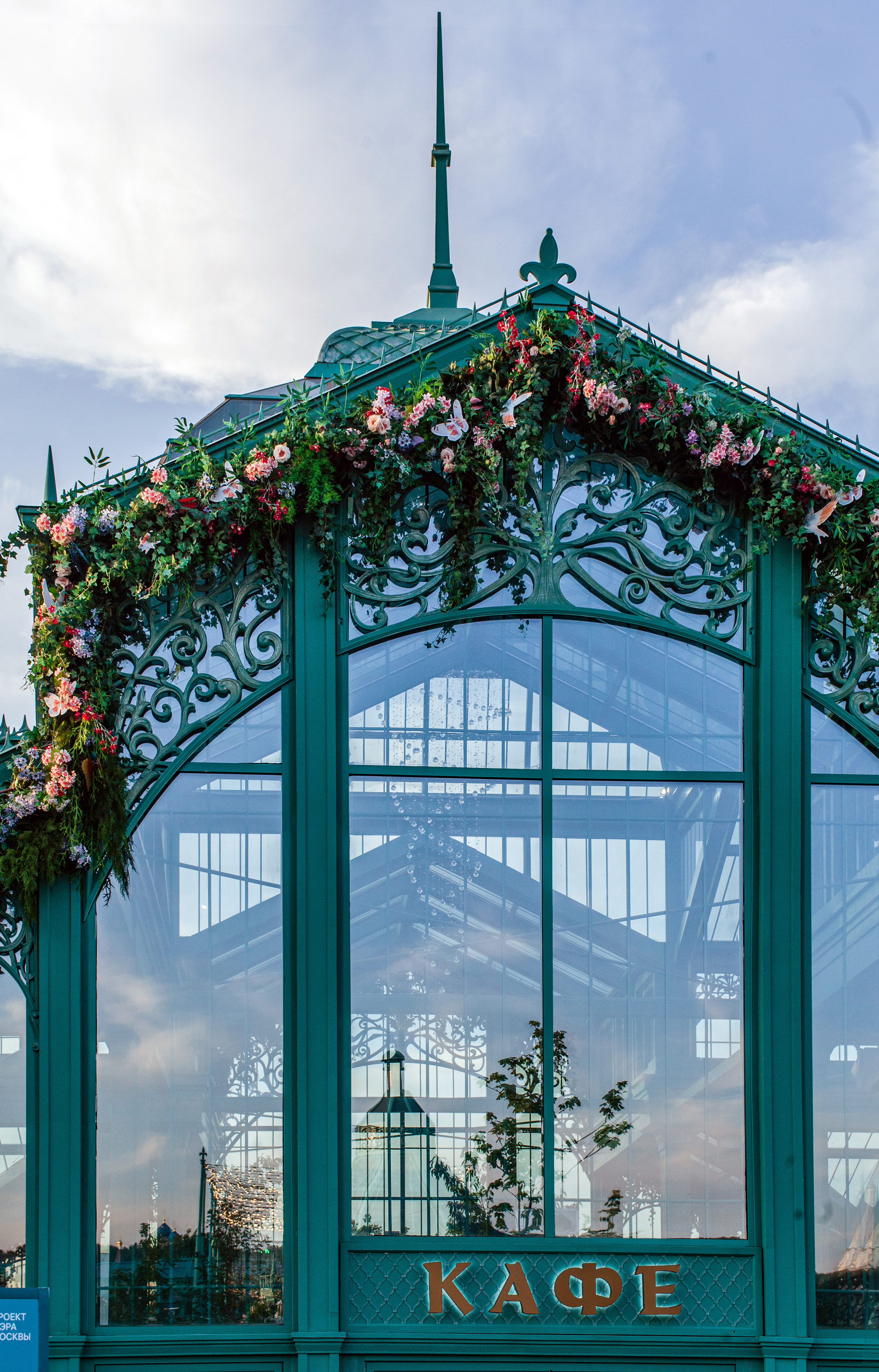 Favourite освещает знаковые пространства Москвы  Favourite освещает знаковые пространства Москвы