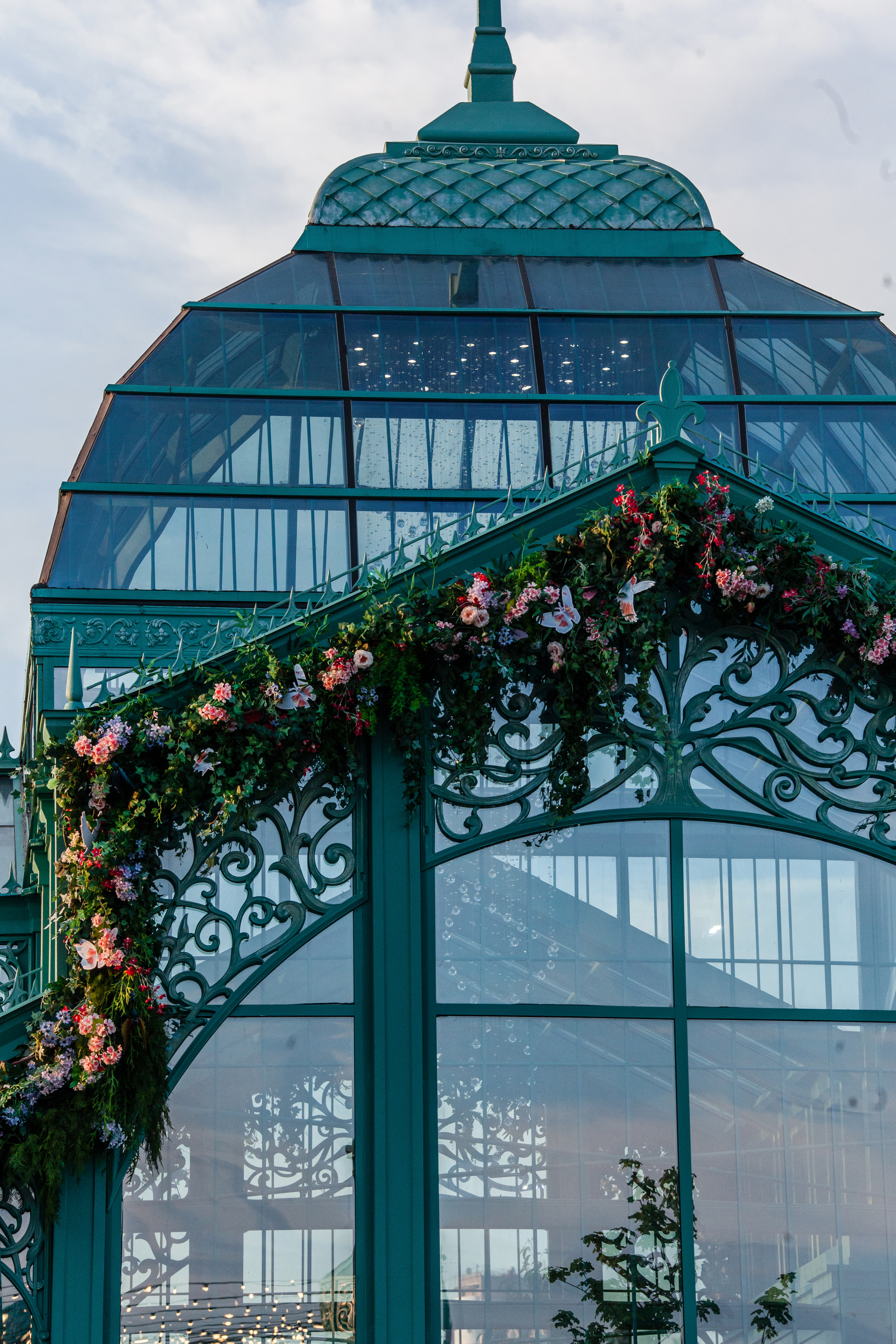 Favourite освещает знаковые пространства Москвы  Favourite освещает знаковые пространства Москвы