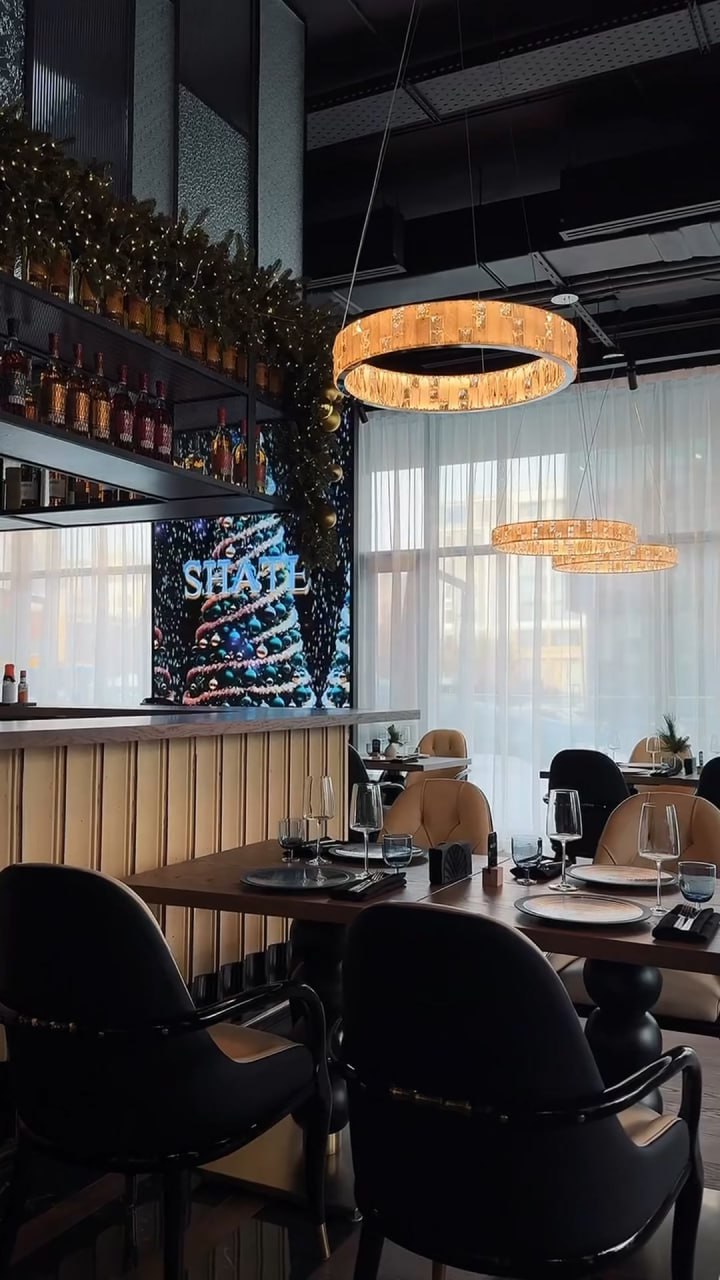 Световой акцент Favourite в интерьере ресторана SHATÉ  Световой акцент Favourite в интерьере ресторана SHATÉ