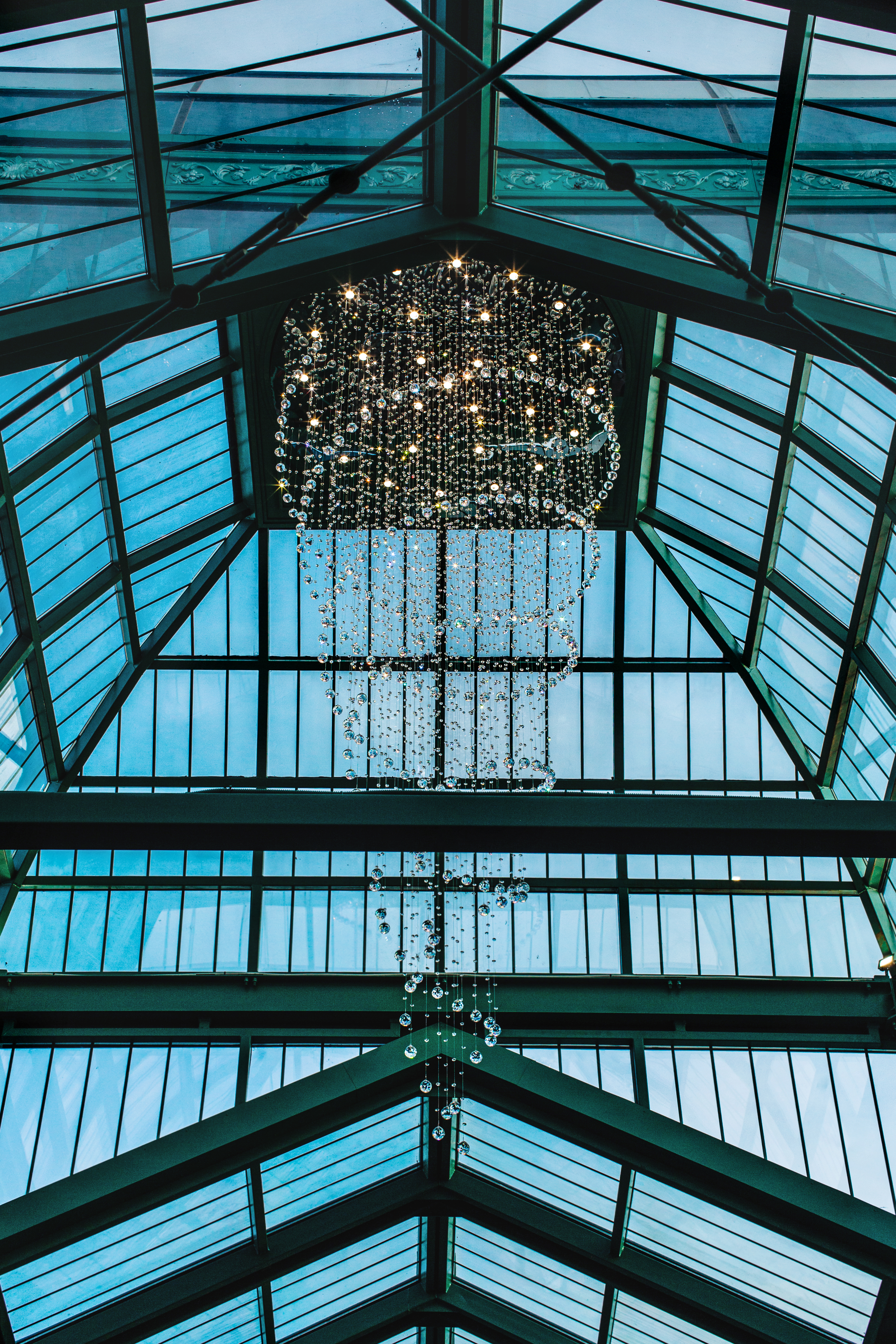 Favourite освещает знаковые пространства Москвы  Favourite освещает знаковые пространства Москвы