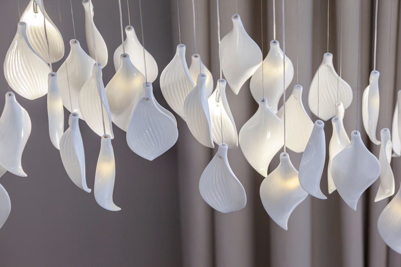 Нежность керамики: авторская люстра по индивидуальному проекту Нежность керамики: авторская люстра по индивидуальному проекту