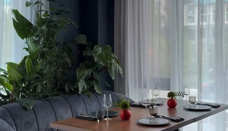 Световой акцент Favourite в интерьере ресторана SHATÉ  Световой акцент Favourite в интерьере ресторана SHATÉ