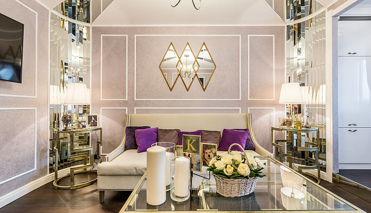 Зал и 150 зеркал Зал и 150 зеркал