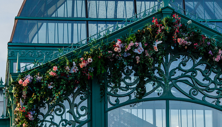 Favourite освещает знаковые пространства Москвы  Favourite освещает знаковые пространства Москвы