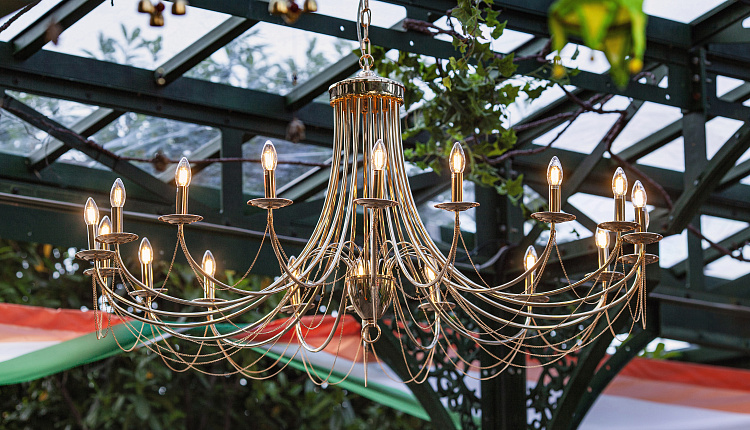 Люстры Favourite на Манежной площади Люстры Favourite на Манежной площади