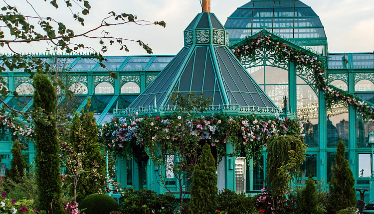 Favourite освещает знаковые пространства Москвы  Favourite освещает знаковые пространства Москвы