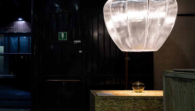 Тициано Вудафьери: лампа из переработанного пластика Тициано Вудафьери: лампа из переработанного пластика