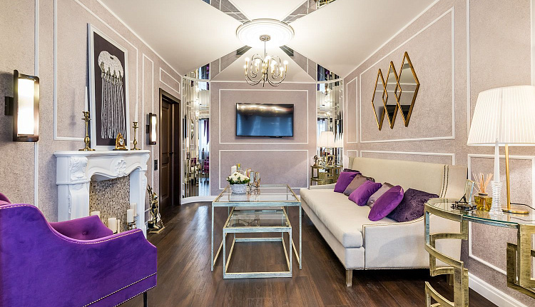 Зал и 150 зеркал Зал и 150 зеркал